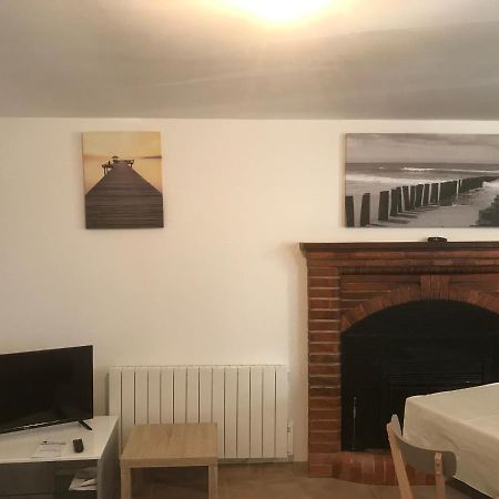 Hebergements Situes A 6 Kms Du Mont Saint Michel Tanis Buitenkant foto
