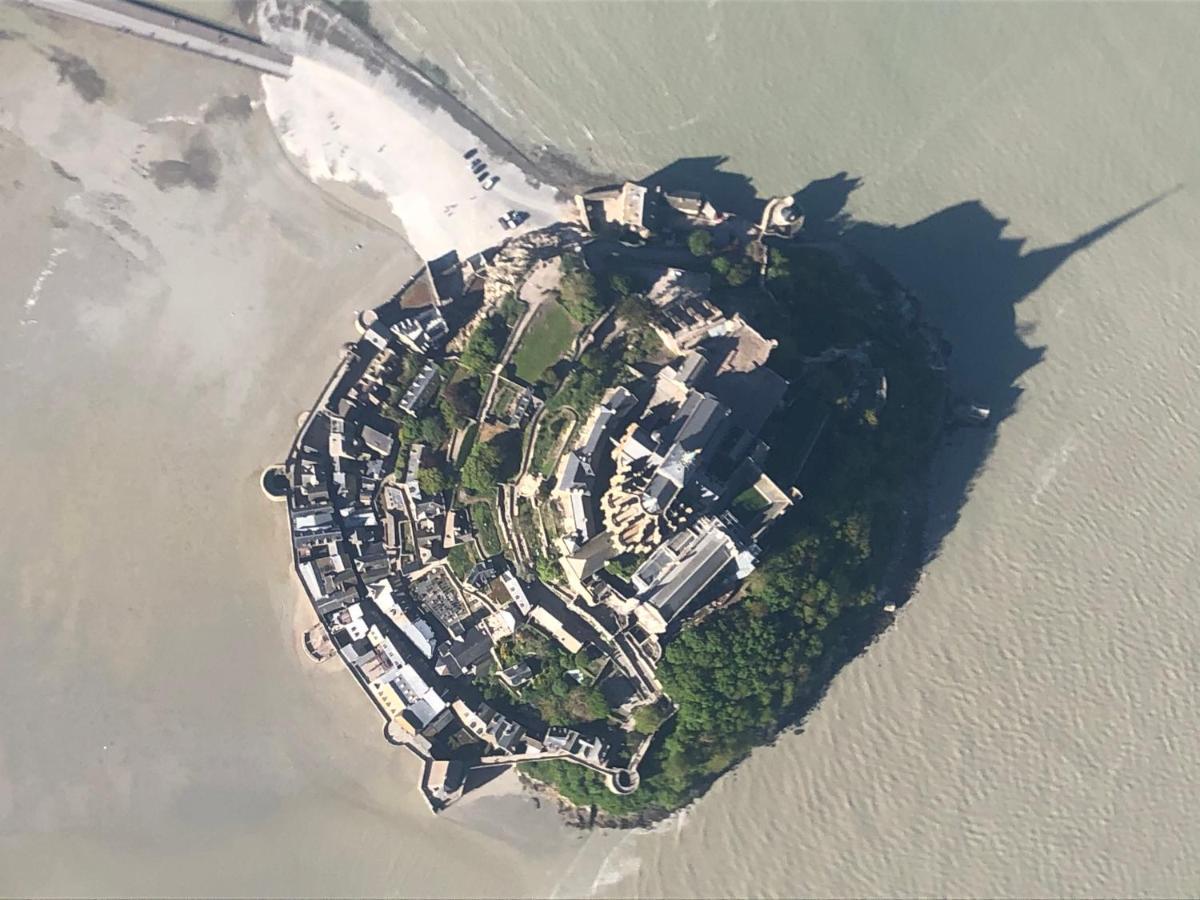 Hebergements Situes A 6 Kms Du Mont Saint Michel Tanis Buitenkant foto
